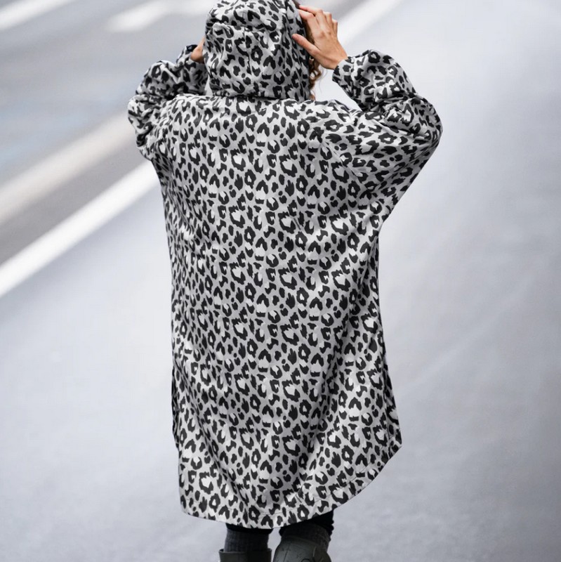 Impermeabile da viaggio pieghevole grigio leopardato, salvaspazio e utilissimo da riporre in valigia